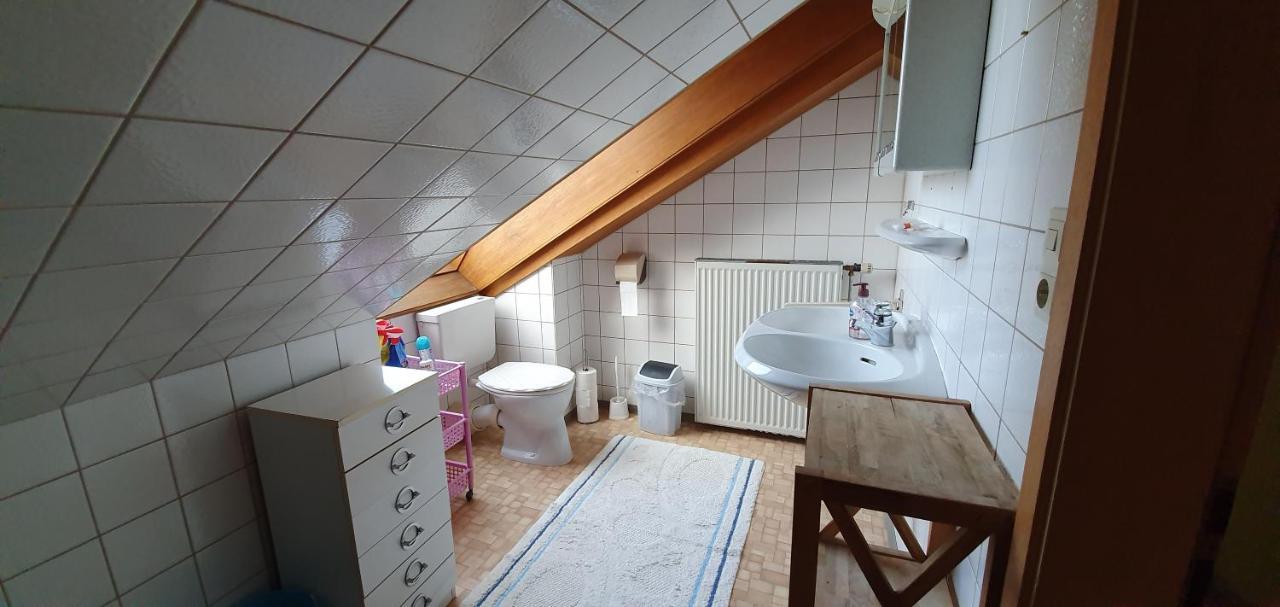 Sonnige Ruhige Dachzimmer Inkl Wifi Plus Kaffee Mit Wg Dusche Und Neuer Kueche لاروش المظهر الخارجي الصورة