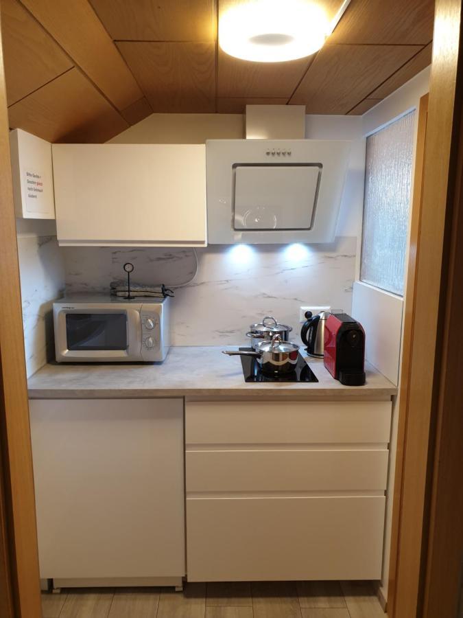 Sonnige Ruhige Dachzimmer Inkl Wifi Plus Kaffee Mit Wg Dusche Und Neuer Kueche لاروش المظهر الخارجي الصورة