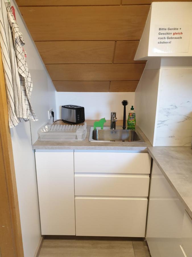 Sonnige Ruhige Dachzimmer Inkl Wifi Plus Kaffee Mit Wg Dusche Und Neuer Kueche لاروش المظهر الخارجي الصورة