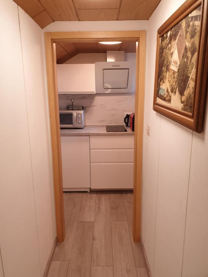 Sonnige Ruhige Dachzimmer Inkl Wifi Plus Kaffee Mit Wg Dusche Und Neuer Kueche لاروش المظهر الخارجي الصورة