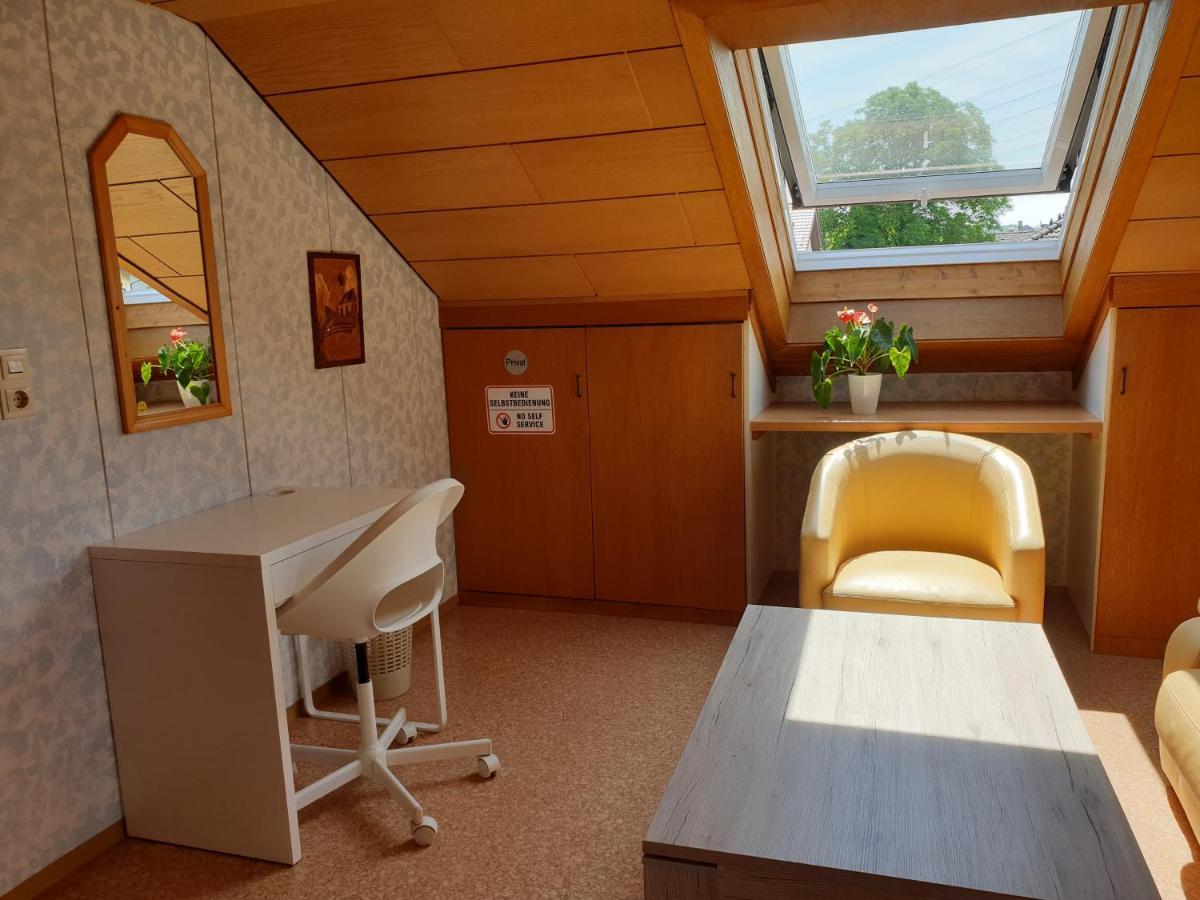 Sonnige Ruhige Dachzimmer Inkl Wifi Plus Kaffee Mit Wg Dusche Und Neuer Kueche لاروش المظهر الخارجي الصورة