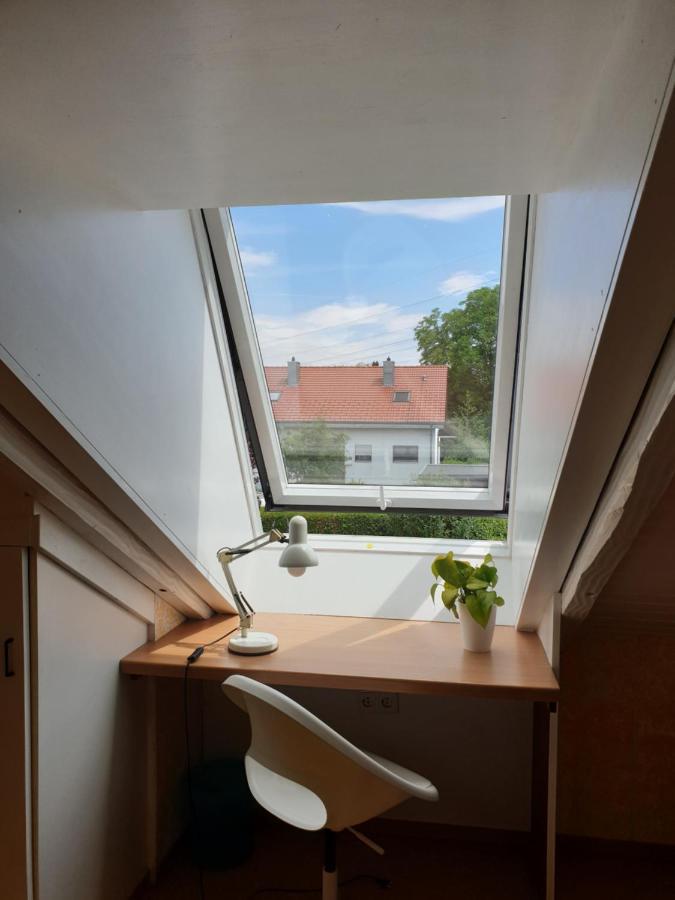 Sonnige Ruhige Dachzimmer Inkl Wifi Plus Kaffee Mit Wg Dusche Und Neuer Kueche لاروش المظهر الخارجي الصورة
